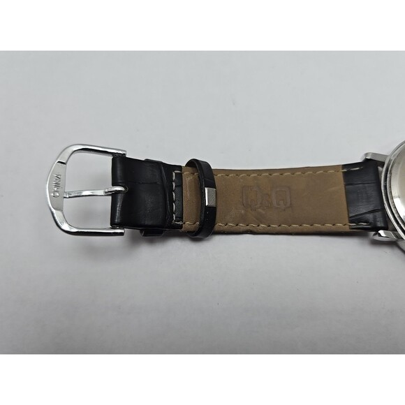 Mens Q & Q By Citizen Quartz Dress Watch Silver Black Dial 30M WR New Battery - Picture 10 of 13